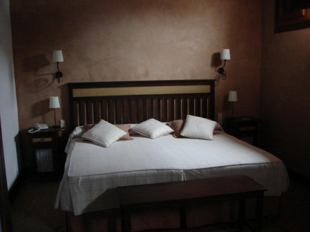 Hotel Casa Escobar & Jerez Valencia de Alcántara Chambre photo